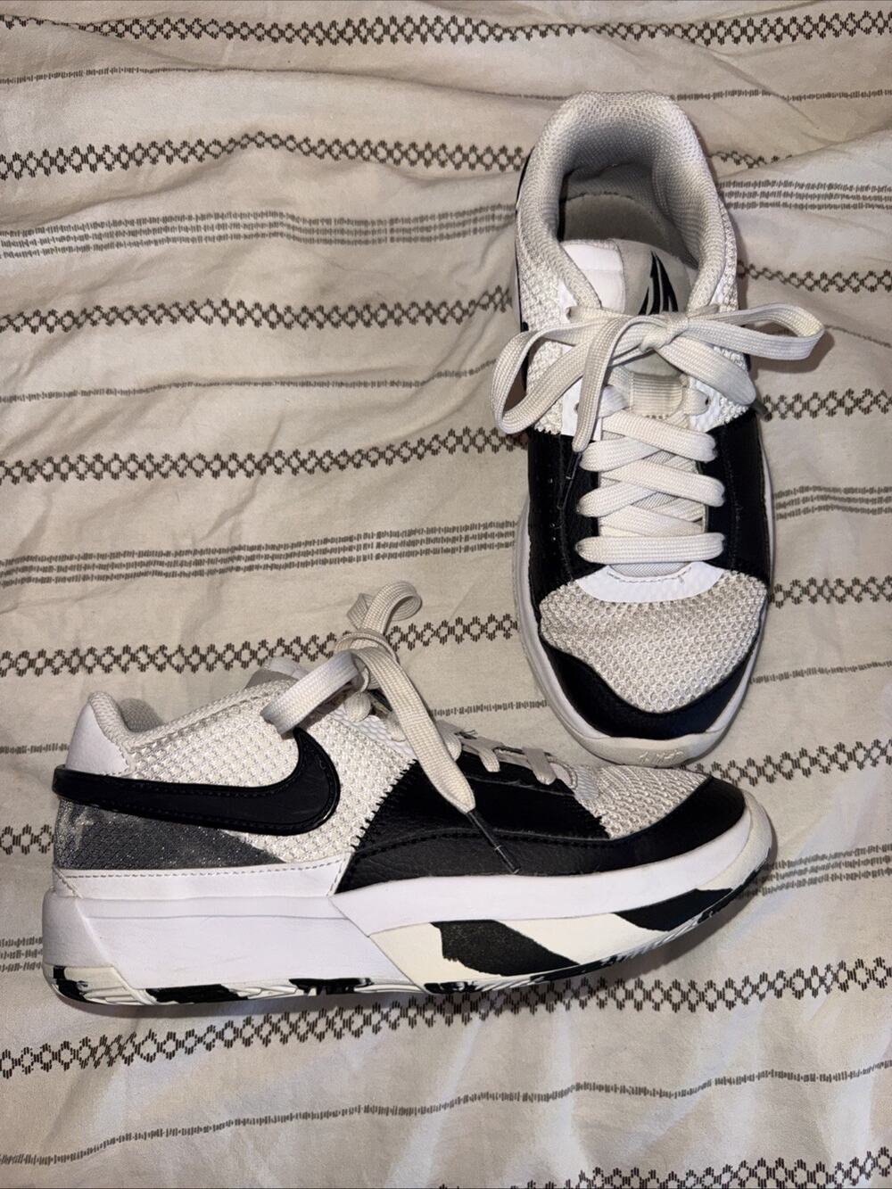 NIKE Ja Morant 1 Scratch 2.0 DX2294-102 GS White Black Size 2.5 Basketball EUC